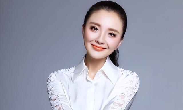 蔡远航年龄(45岁孙茜来三亚过年!