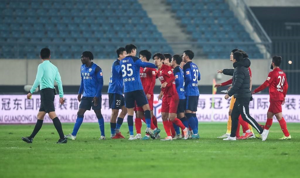 2019賽中超聯賽最終排名如何？（中超最新積分榜！武漢三鎮獲勝繼續領跑，梅州客家逆轉河南隊）