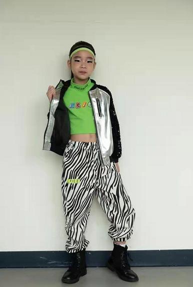 小s偏心表白二女儿！最新画作曝光太厉害，终于艳压俩姐妹成焦点