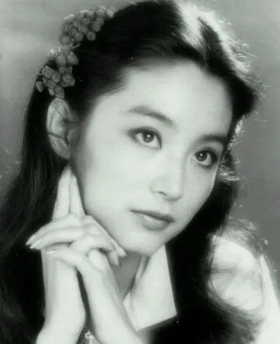 怀念没有PS年代高颜值老照片（爸妈高颜值啥体验？没有PS的时代，爸妈用旧照惊艳时光，引来围观）