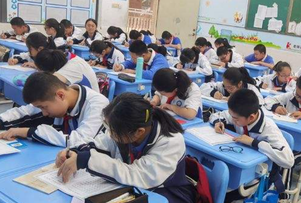 开学恐惧症将上演，焦虑总比“摆烂”好，3件小事助孩子轻松归校