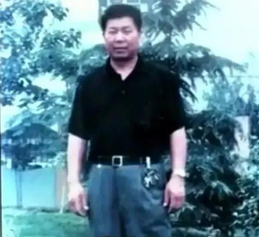1999年，河南退伍兵王带警校儿子连抢几家银行，却因一把门锁被抓