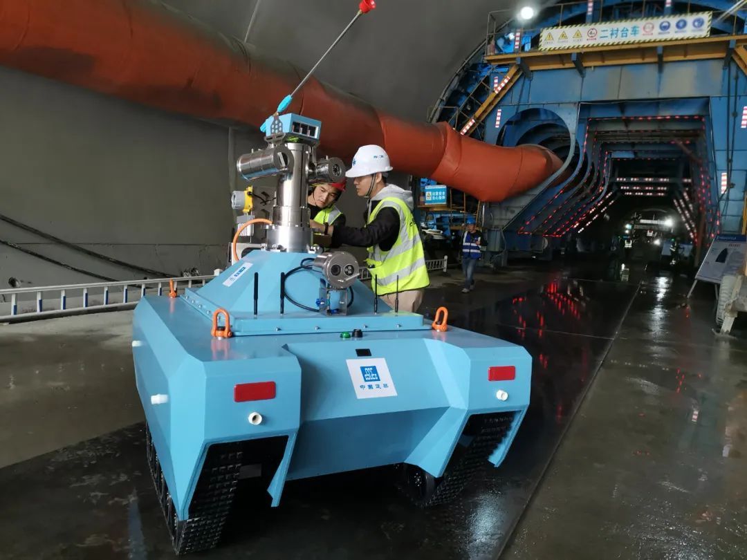 电子科大荷福研究院等研发的机器人，助力中国“超级工程”更安全！