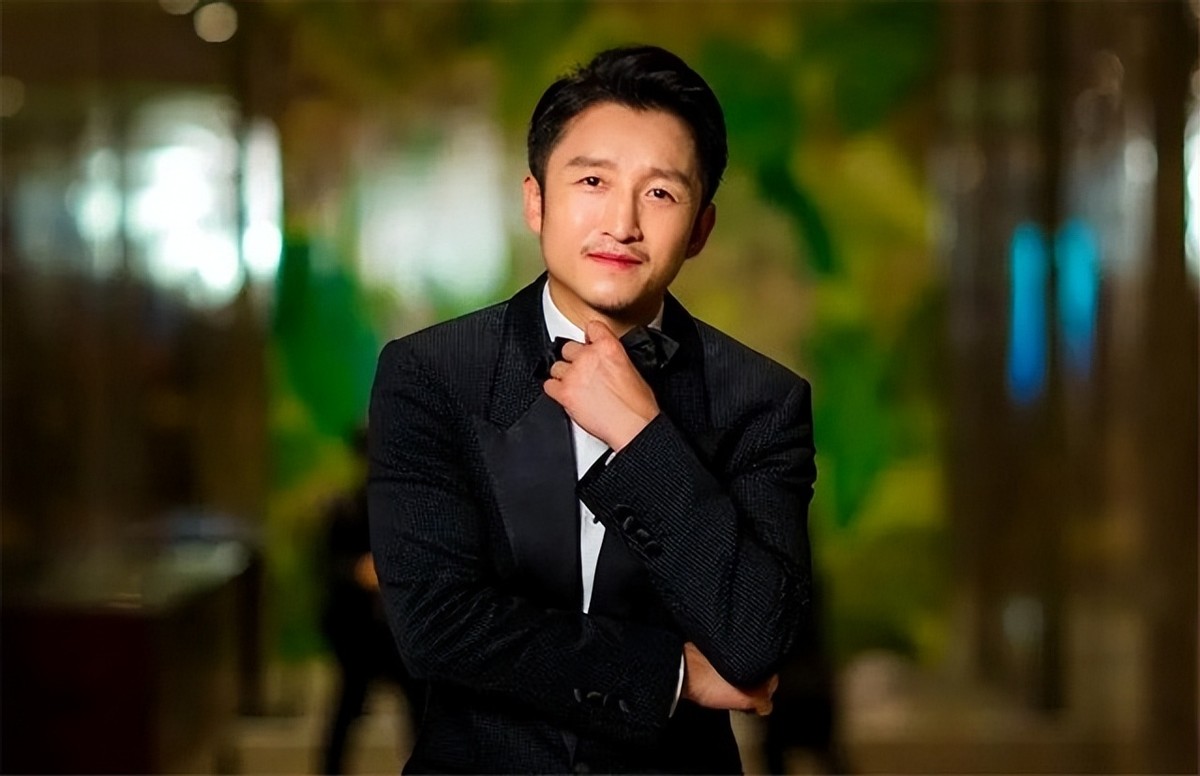 邹市明身价过亿,娶前央视美女主持人,现在有三个儿子令人羡慕