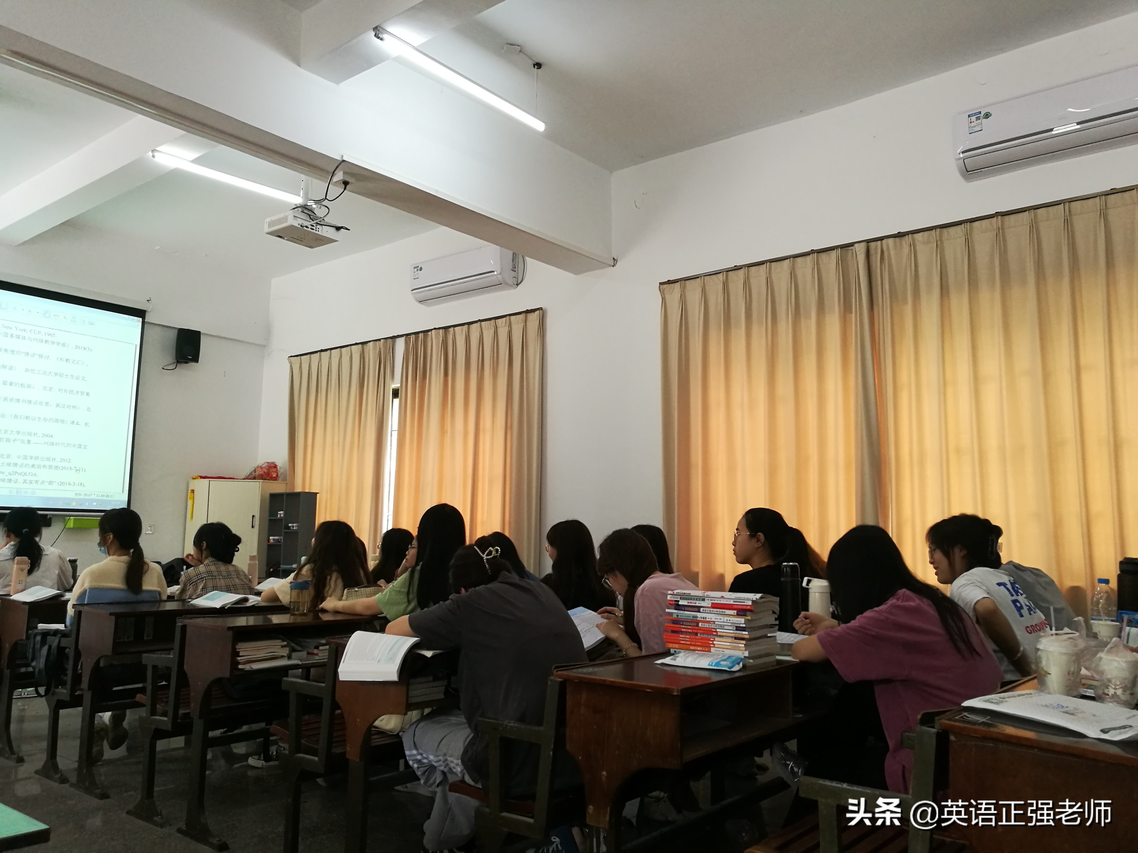 大学里，英语学习不再由老师教，而是由学生自学