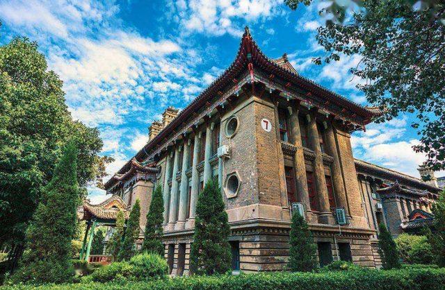 2022河南高校经费预算出炉，郑州大学严重缩水，河南大学有望反超