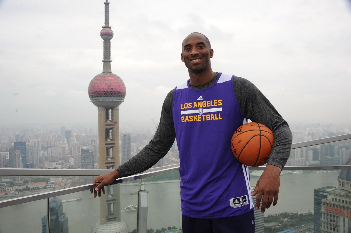 nba球员为什么选科比(NBA有那么多球星，为何央视却独独青睐科比？)