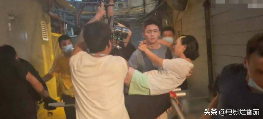 陈晓爬土堆，胡歌划旱船，黄圣依蛇出洞，那些幕后让我笑到肚痛