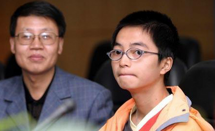 17年前，14岁湖南男孩扒飞机在万米高空飞行1.5小时，后来怎样了