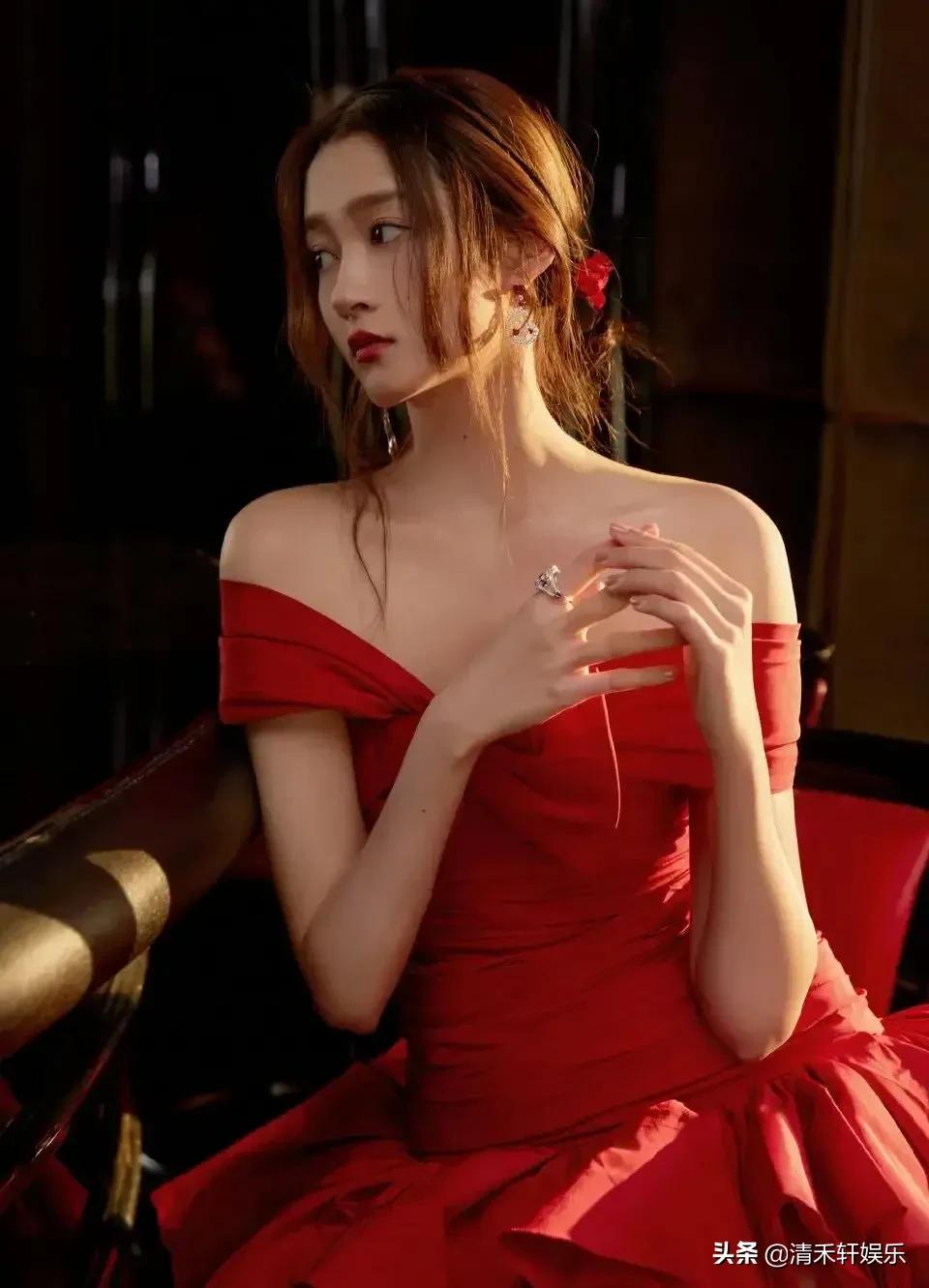 鹿晗正牌女朋友关晓彤，是真好看。鹿晗应该很幸福吧