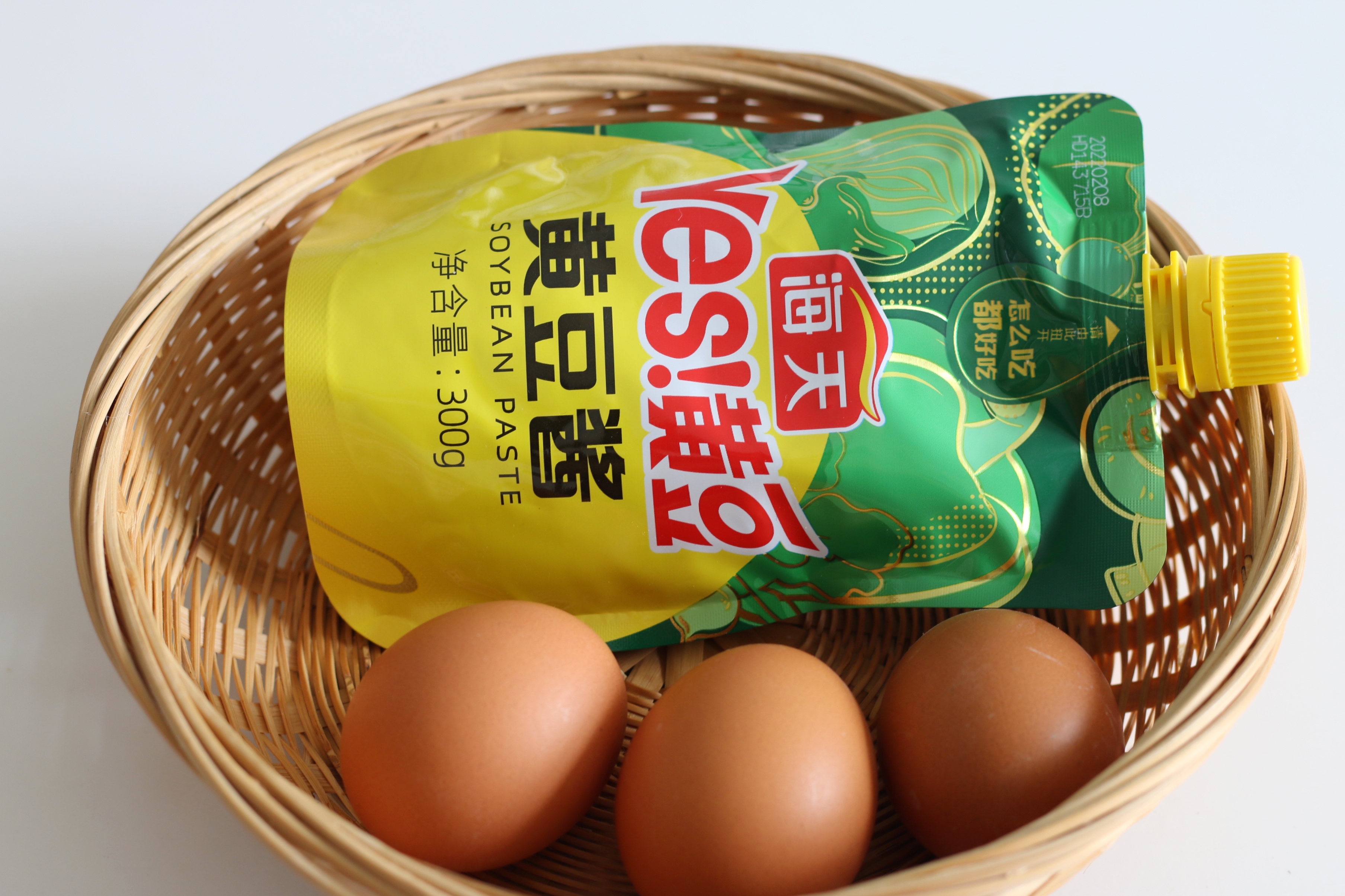 天热之后，这碗炸酱成了家人的心头好，蘸菜拌面都非常香