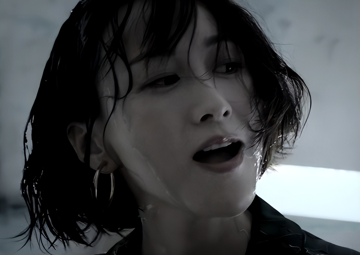 《庭外》张龄心又美又飒，万茜惊鸿一瞥，这个反派也很美很出彩