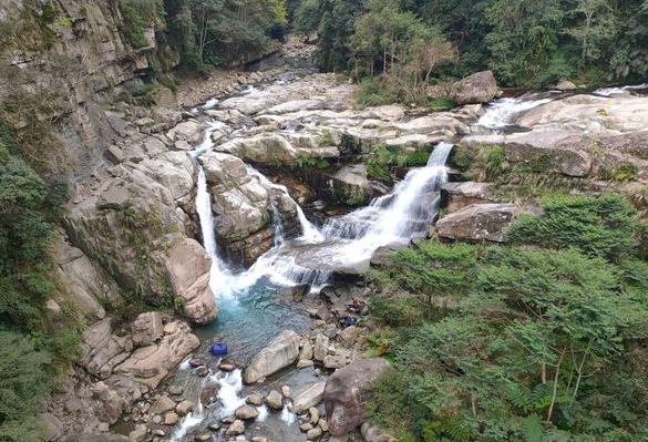 炎亚纶现身回应新剧2人坠亡：不打算复拍，对我而言是很大的折磨