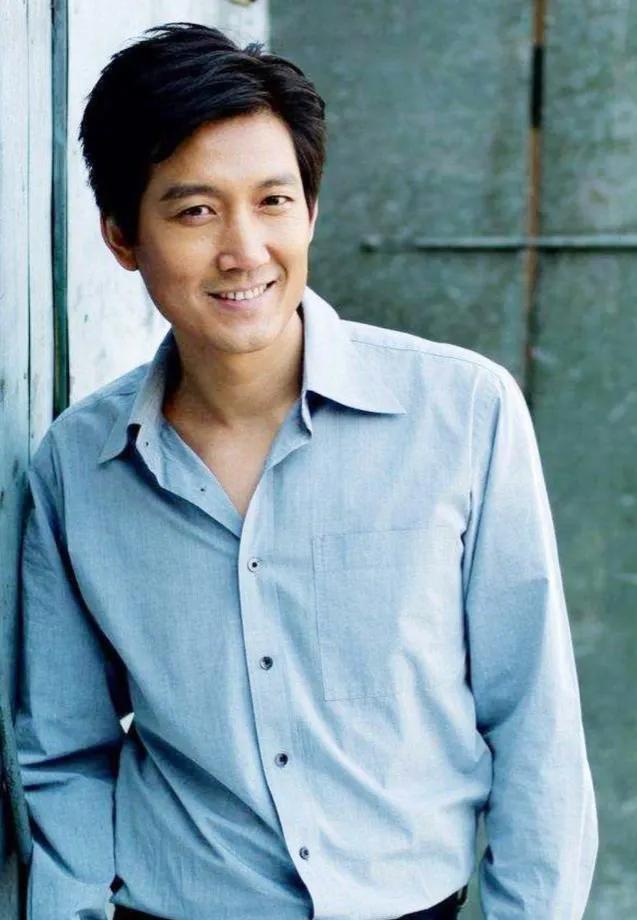 近日，演员李崇宵不幸离世，年仅51岁，离世前还在拍戏