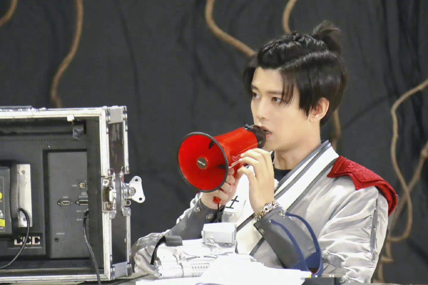 #任嘉伦#嗨放派2，嘉伦变身大壮了