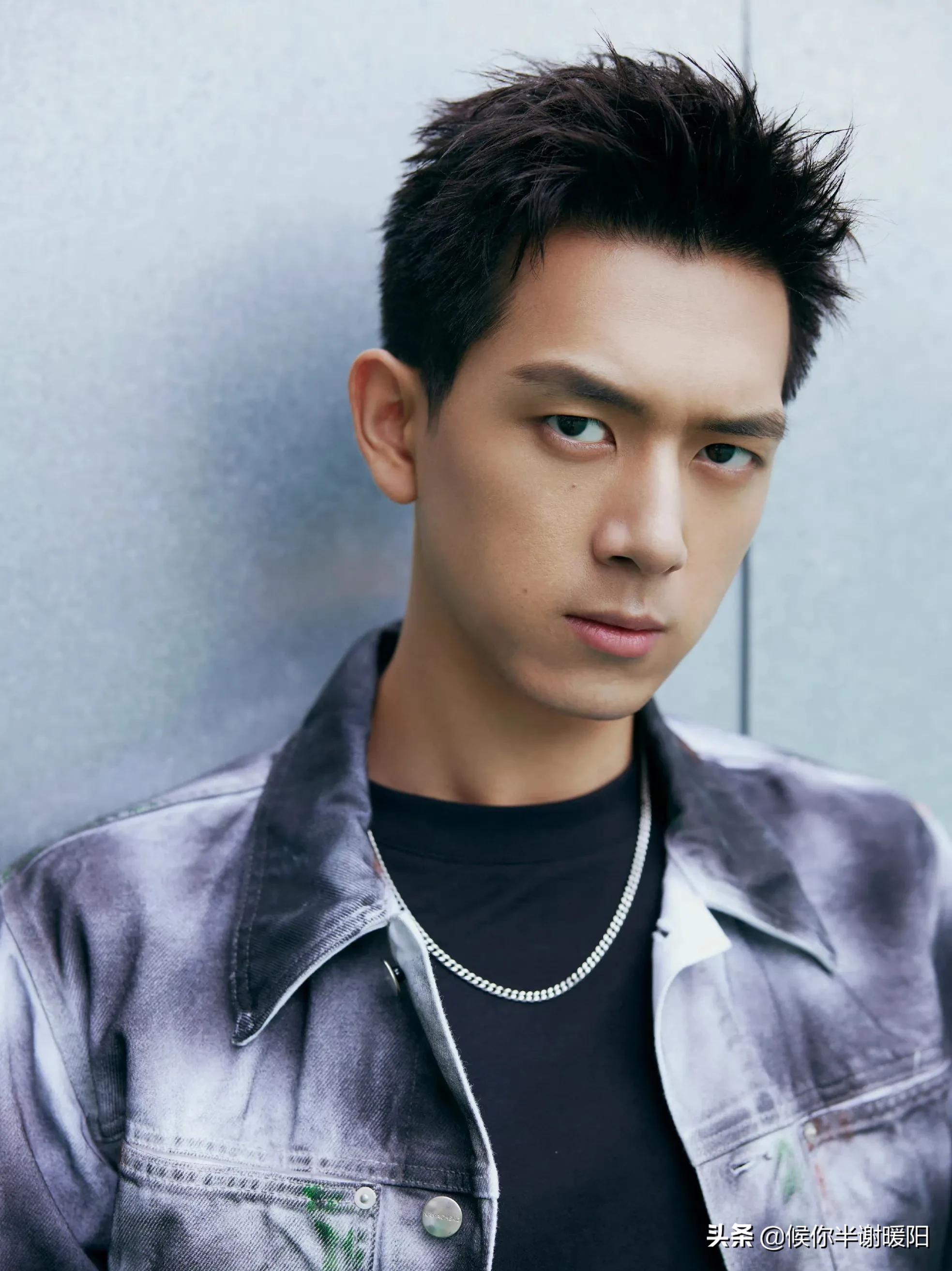 最适合戴项链的几位男明星：王一博李现霸气，肖战精致又矜贵