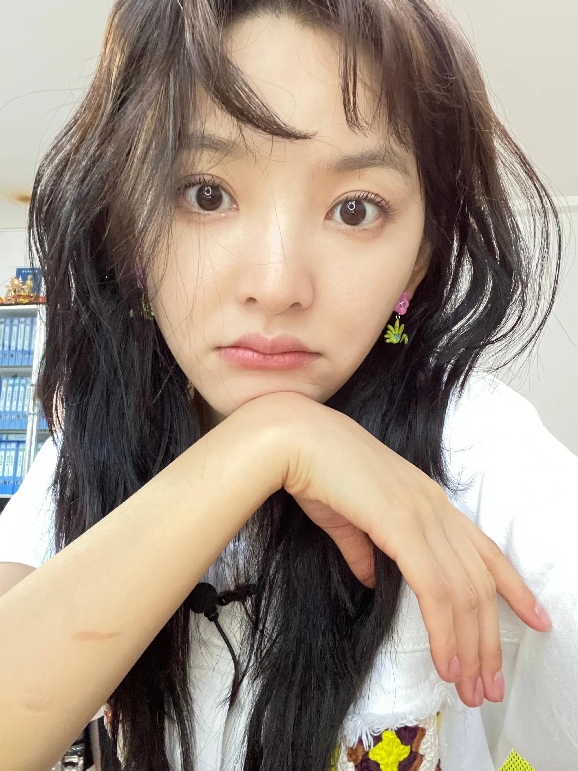 章若楠最新自拍照好漂亮