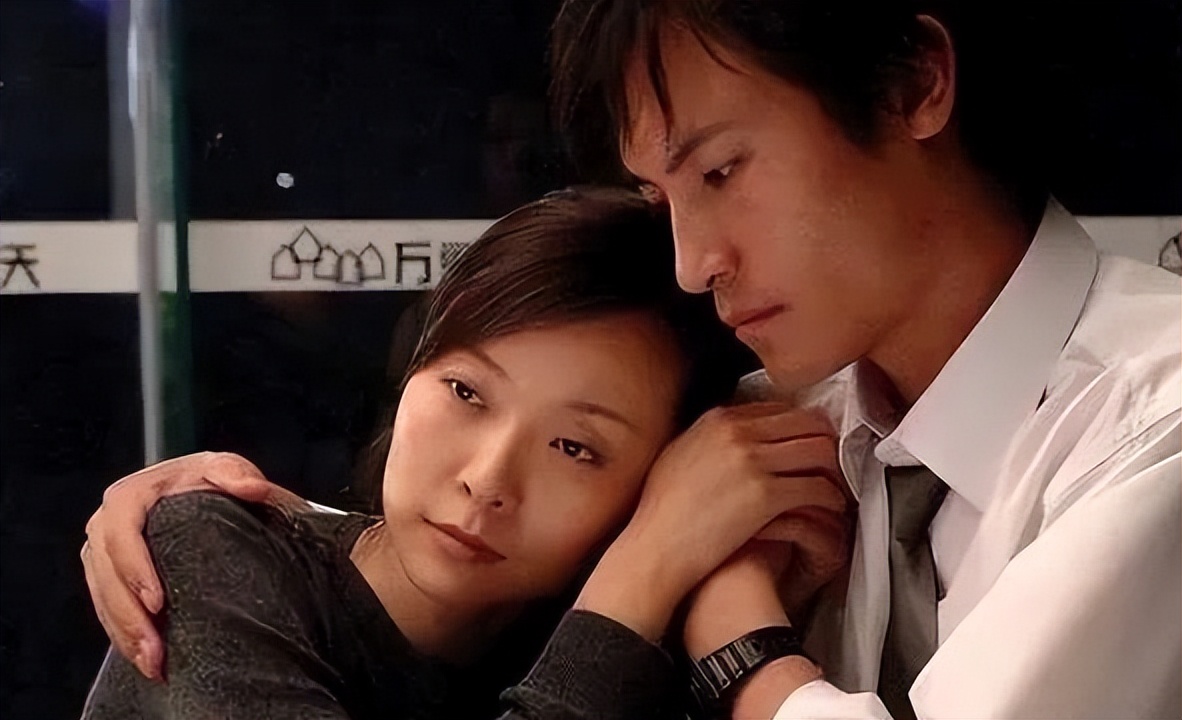 她是开国上将孙女,曾惨遭李亚鹏背叛,如今51岁,只恋爱不结婚