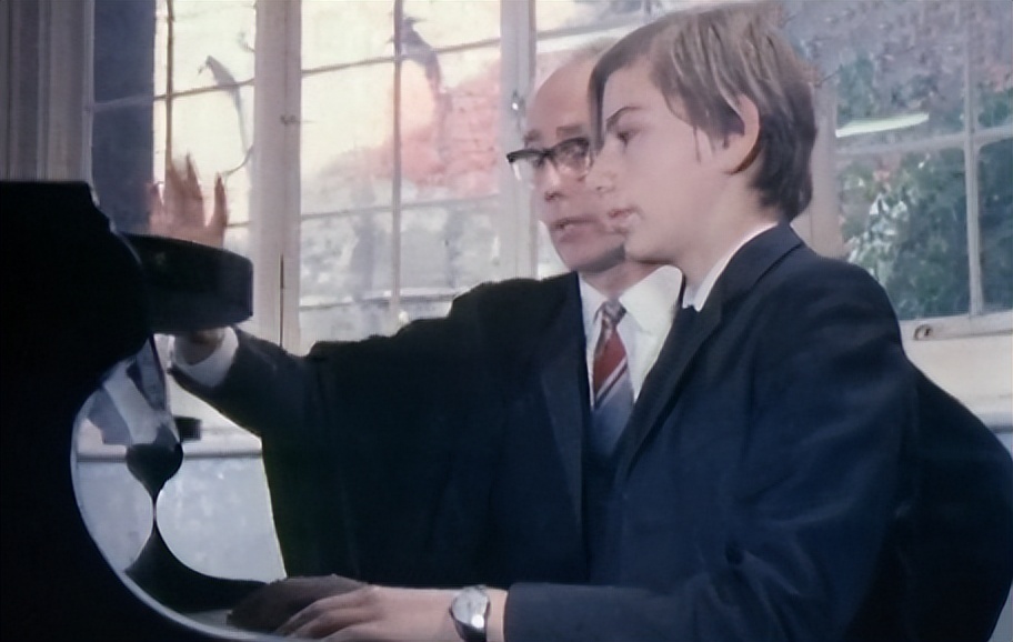 拍40年，看14个不同阶层孩子的人生！才明白国家为何打压培训机构