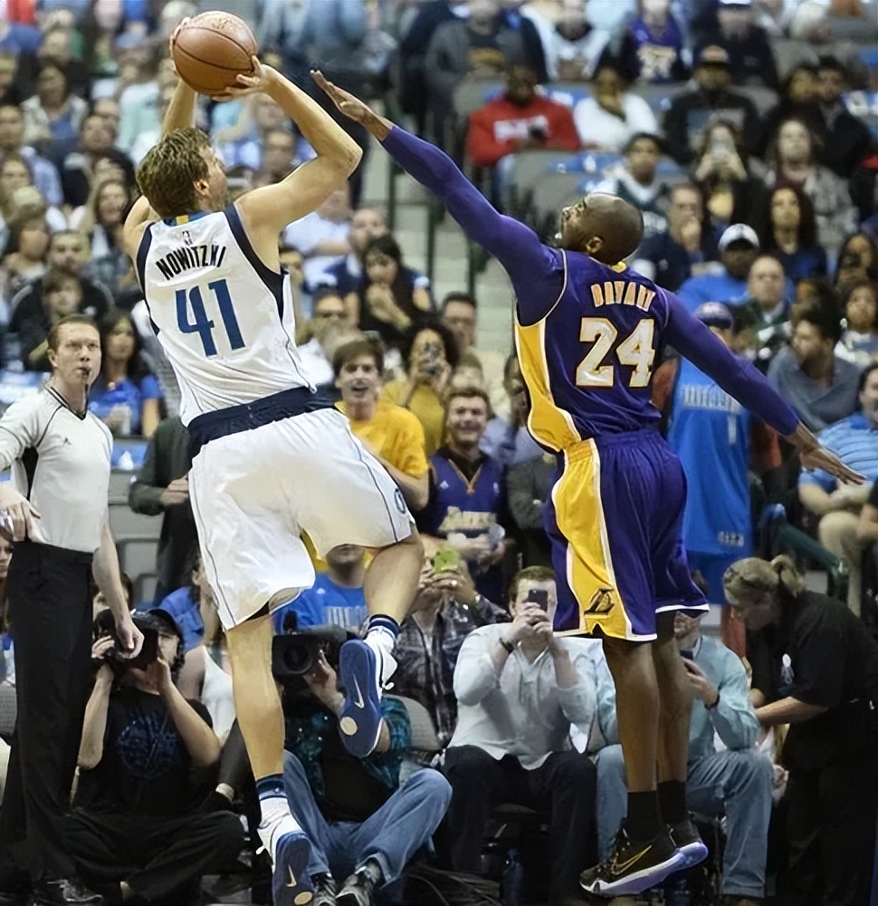 我们都知道,后科比巅峰期的时代里,他与加索尔带领着球队夺取两连冠