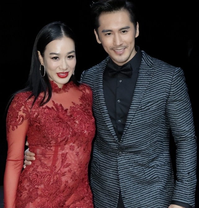 痘痘脸、赘肉、五五分！生图里的女星，让我看见了人间真实