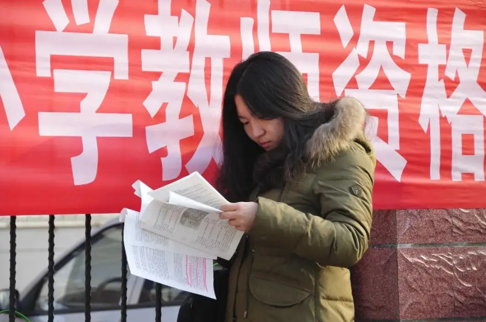 非师范生取消从教资格？两种声音并存，官方回应戳中了部分人的心
