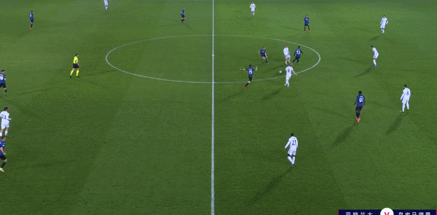 典礼中场的由来（典礼中场-中场位置的完美模板，巨舰起航的关键助力）