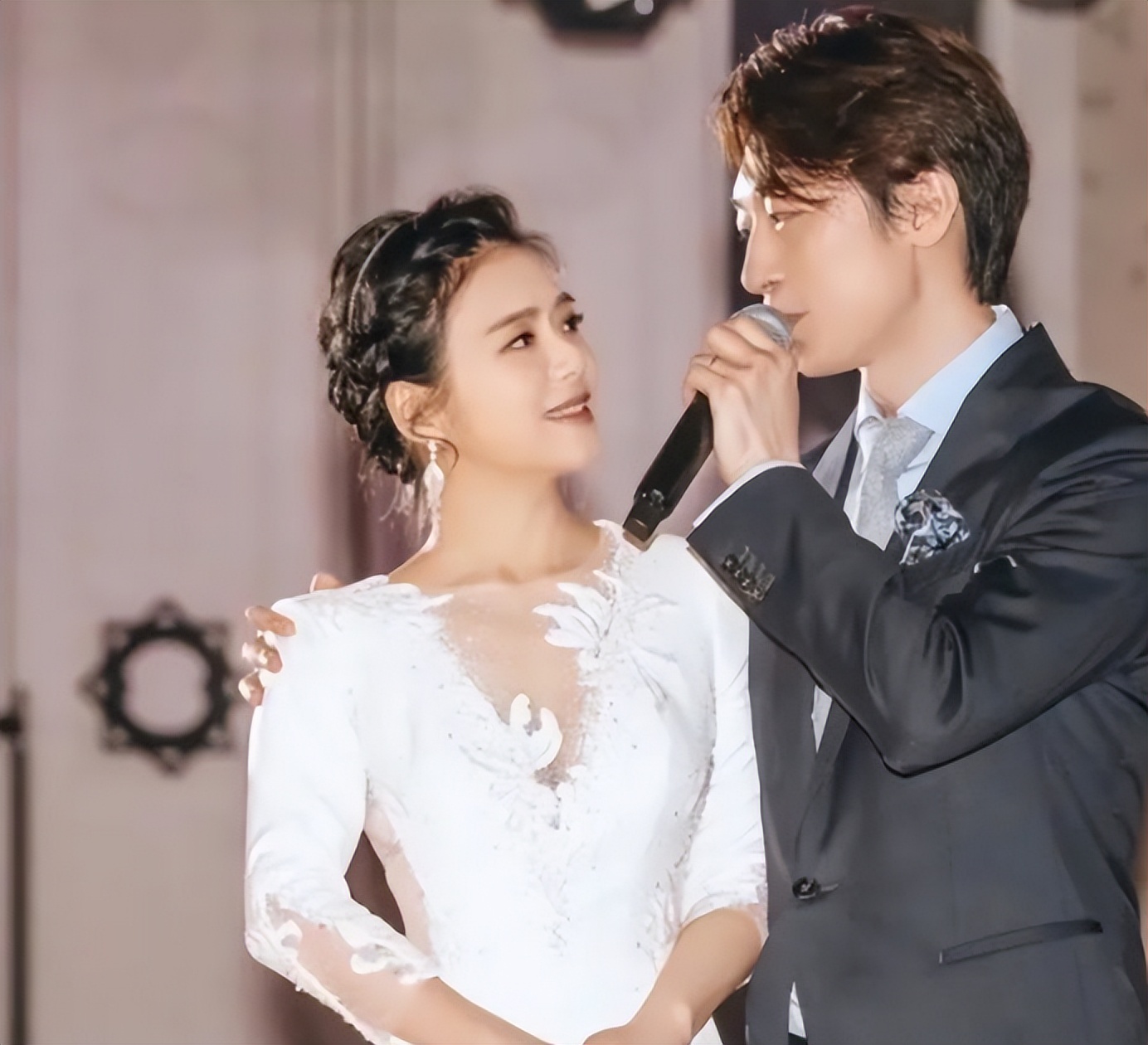 主持人陈辰:嫁小2岁歌手余笛,41岁高龄生子,结婚10年幸福如初