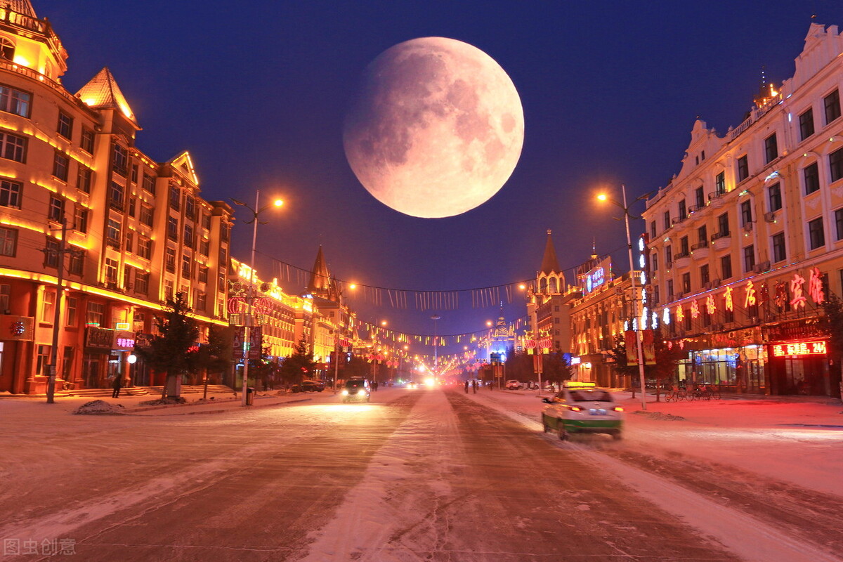 月光下的雪