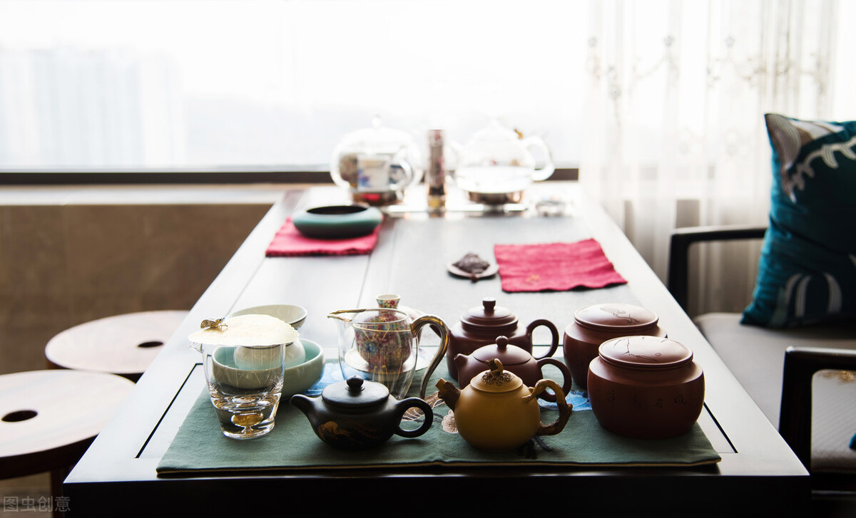 有没有发现,每一个山东老板的办公室里都摆着一个茶台,为啥呢?