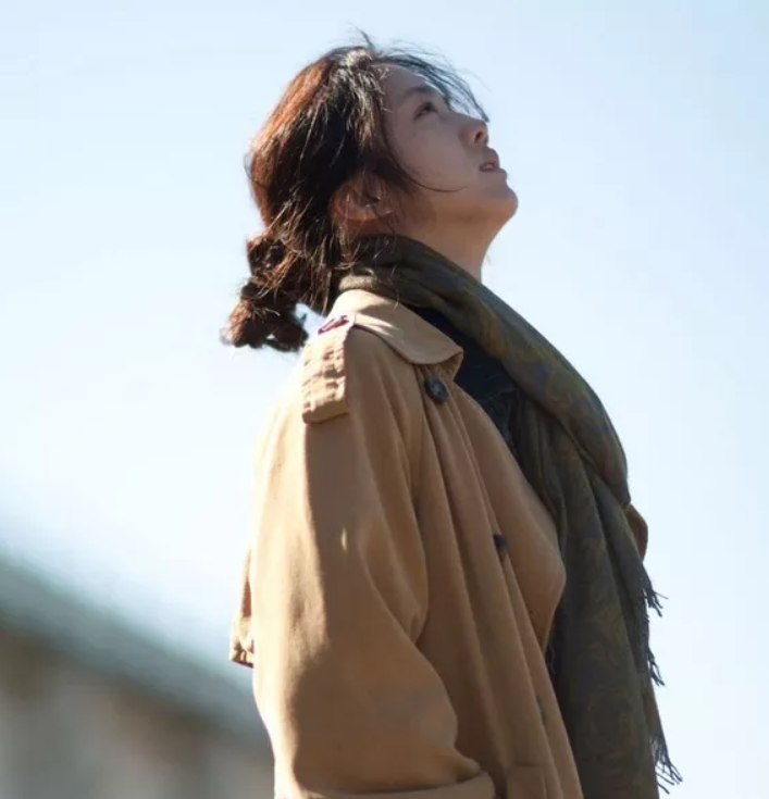 被“丑脖子”拖累的7位女星，明明长得如花似玉，合照却输太惨