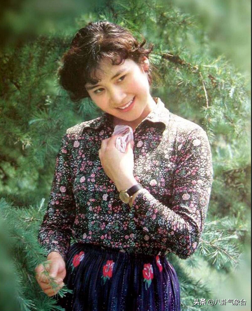 “气质美人”肖雄，将一生奉献给演艺事业，单身30年不后悔