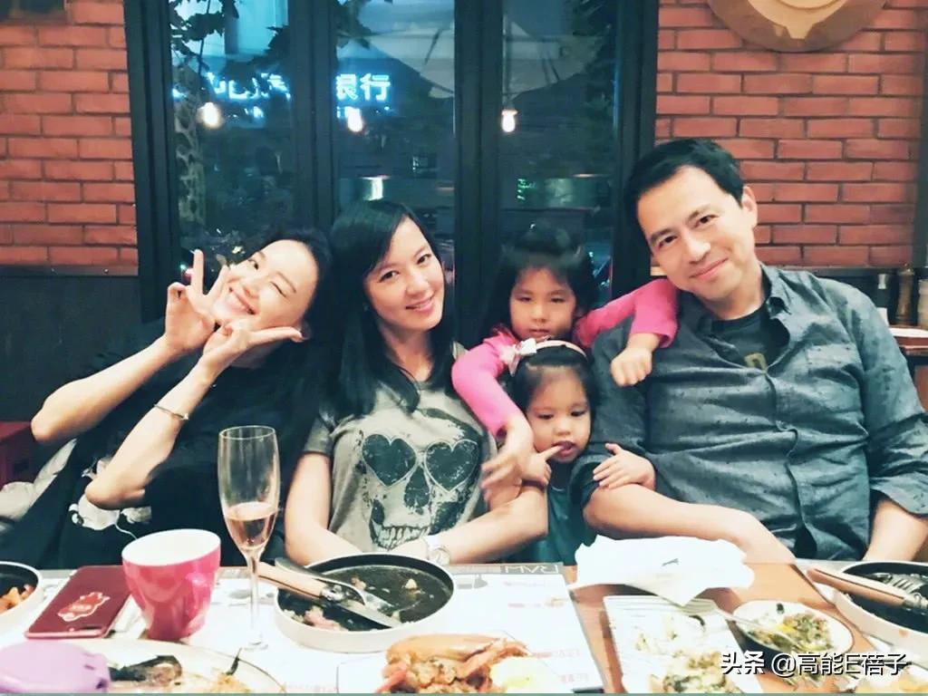 华灯初上，台湾姐姐们如何乘风破浪？