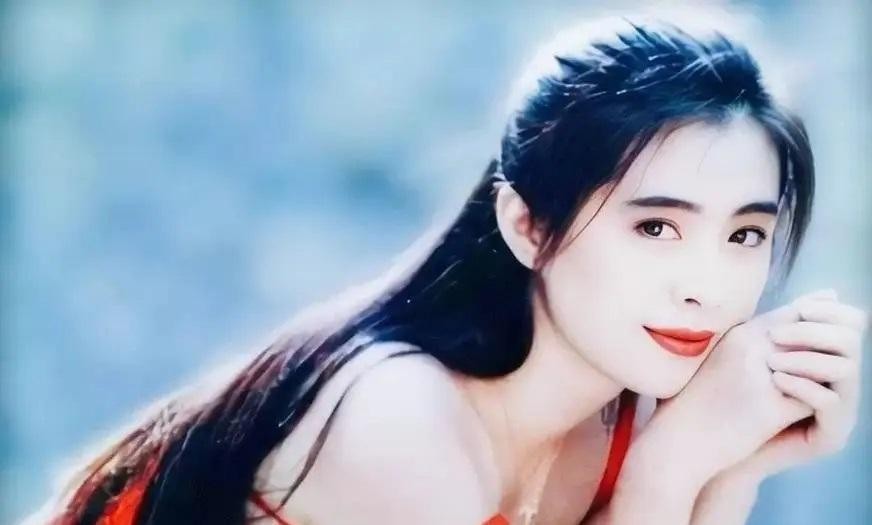 貌美如花却至今未婚，这12位大龄女星，各有各的苦衷