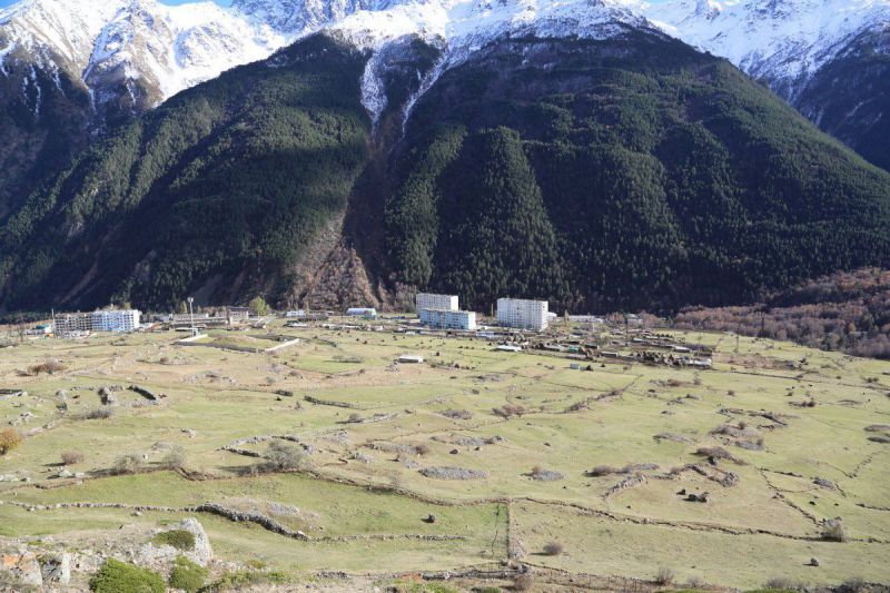 来自巴克桑中微子天文台矿山的奇妙极端微生物