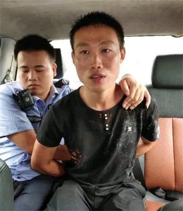 爸爸我起不来了，女童被打1小时身亡，恶父获刑12年，当庭不服