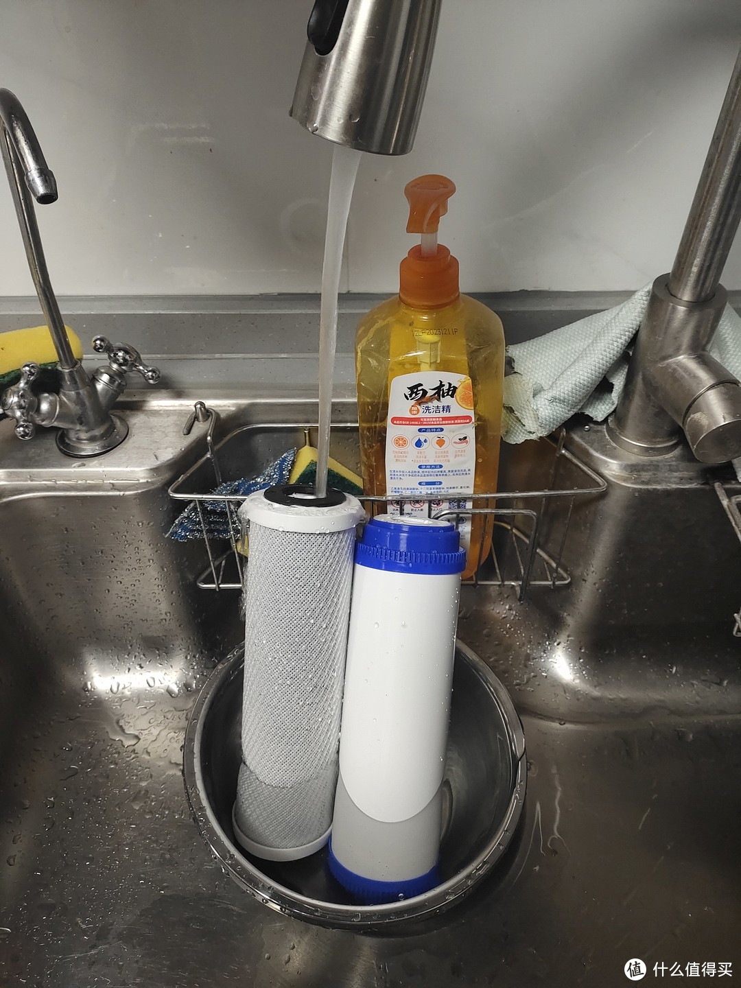 使用1年的净水器滤芯有多脏！百元解决全屋净水，一学就会