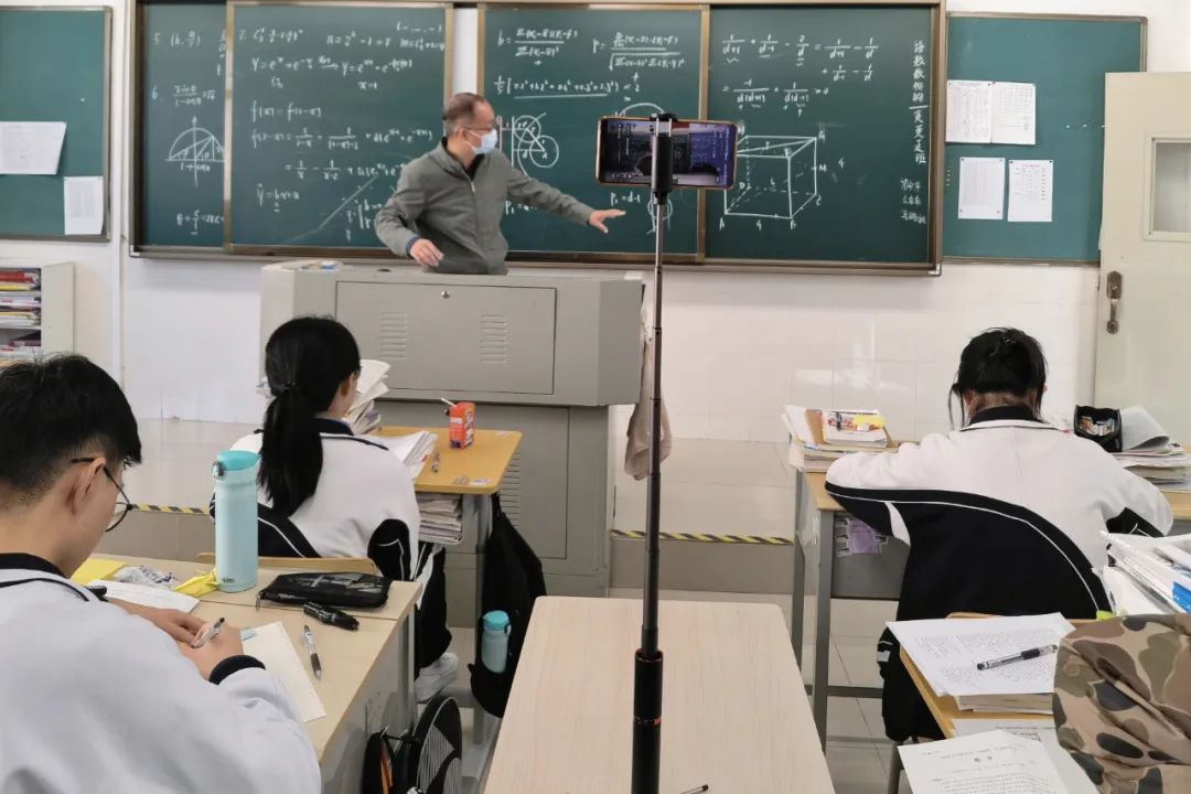 深圳第二实验学校｜师生封闭管理，头发长了咋办？