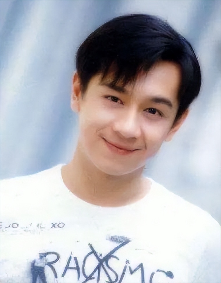 黄磊"发福",尹正"姨化",这10位男星年轻时也太帅了