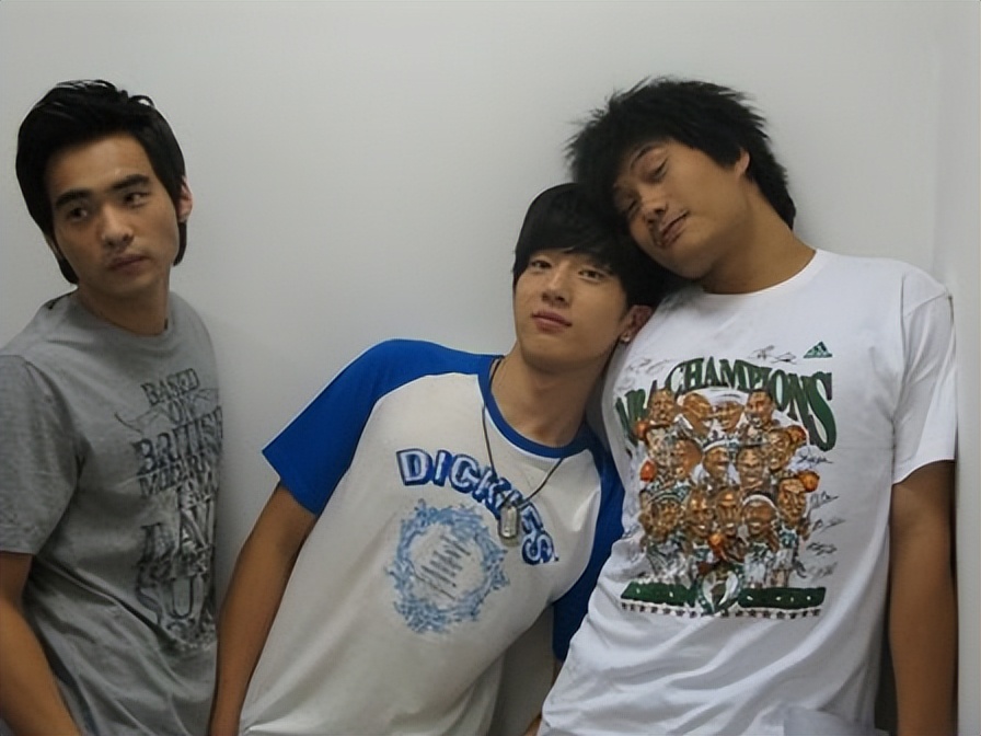 “网红鼻祖”后舍男孩：曾凭“对口型”火爆全网，如今怎么样了？