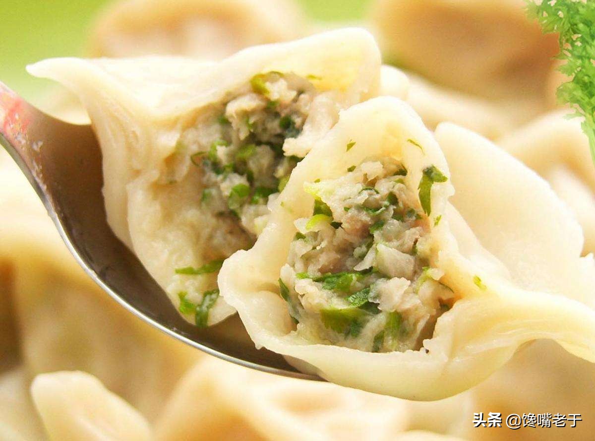 调白菜馅饺子，最忌用盐杀水，十几年老配方告诉你，饺子馅鲜多汁
