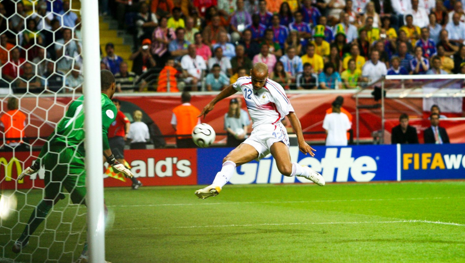 2006年世界杯巴西对法国中文解说（诸神之战-简述2006世界杯巴西VS法国）