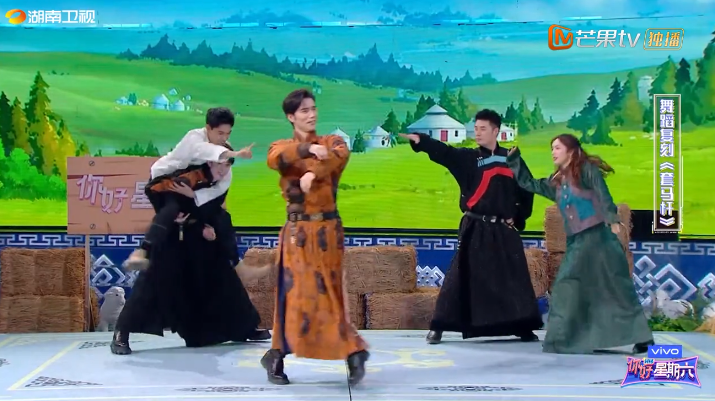 明星跳蒙古舞：阿云嘎气势足，朱正廷秀绝活，秦霄贤像扭秧歌