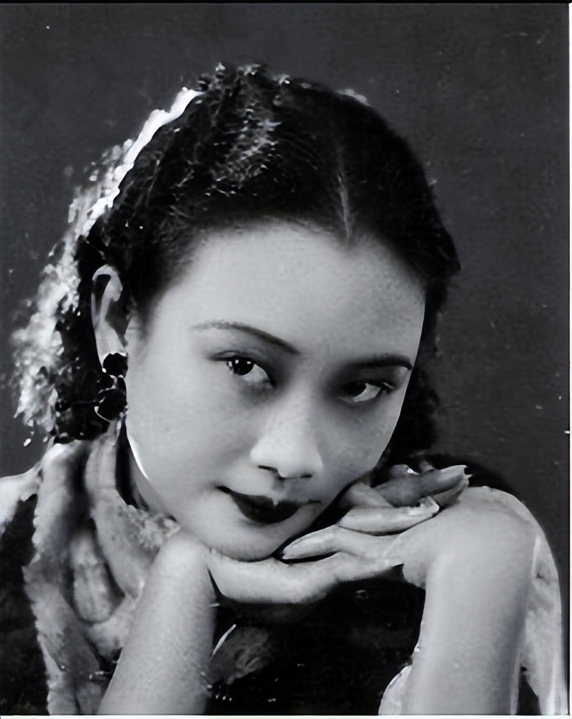 1989年胡蝶离世，曾艳压阮玲玉当选“电影皇后”，巅峰期为爱隐退