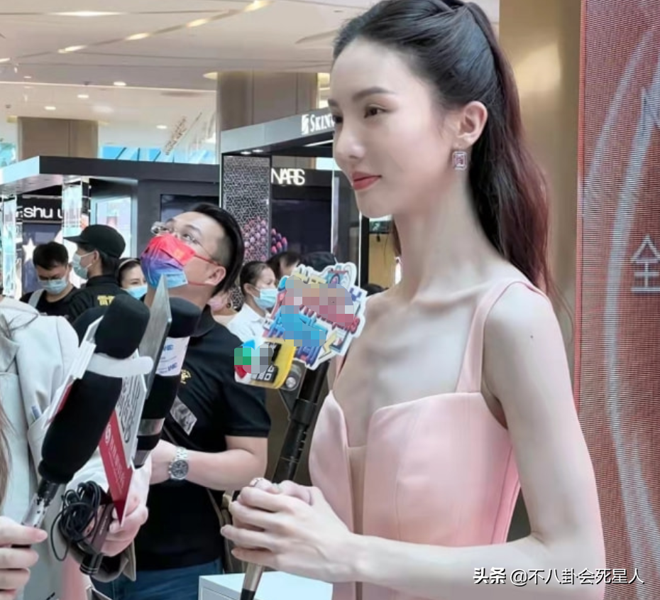 肋骨凸出、青筋暴起？这些女星看脸貌美如花，一露就“灾难”