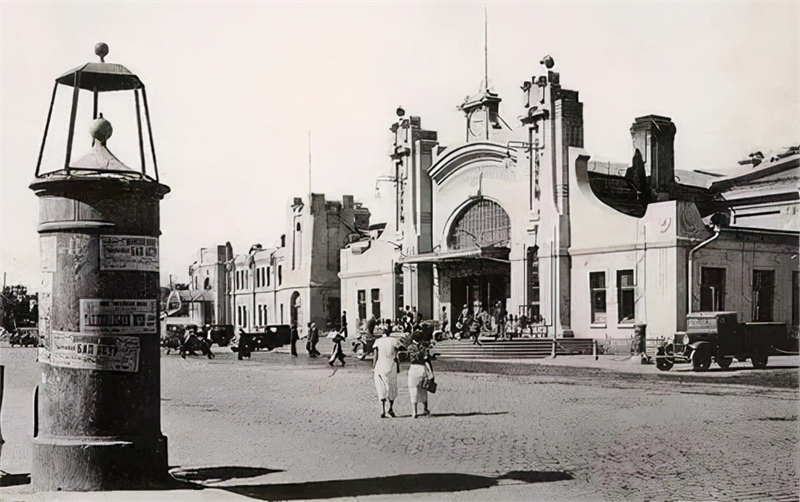 1953年，陈赓在哈尔滨被警察拦车，随后哈尔滨推进了“严打”运动