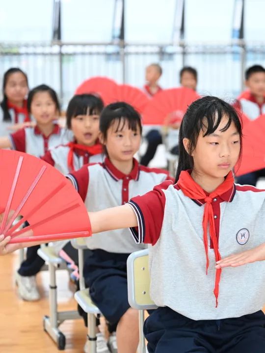 美在附小——记天府新区新兴中学附属小学开展第一届艺术节