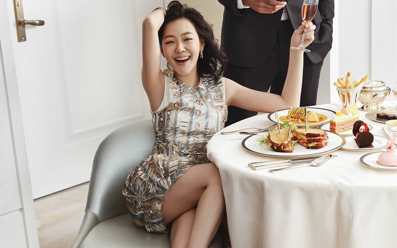 劈叉女星丢资源？大S“奶”具俊晔？杨紫代拍变脸大师？