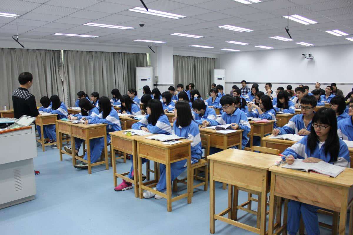 教师待遇新调整，部分地区已经落实，教师们直呼太幸福