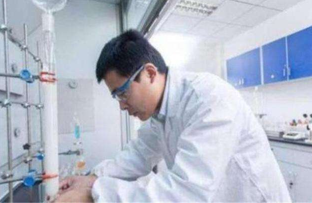 中国2位顶级高考状元，一个远赴美国一个留在国内，生活截然不同